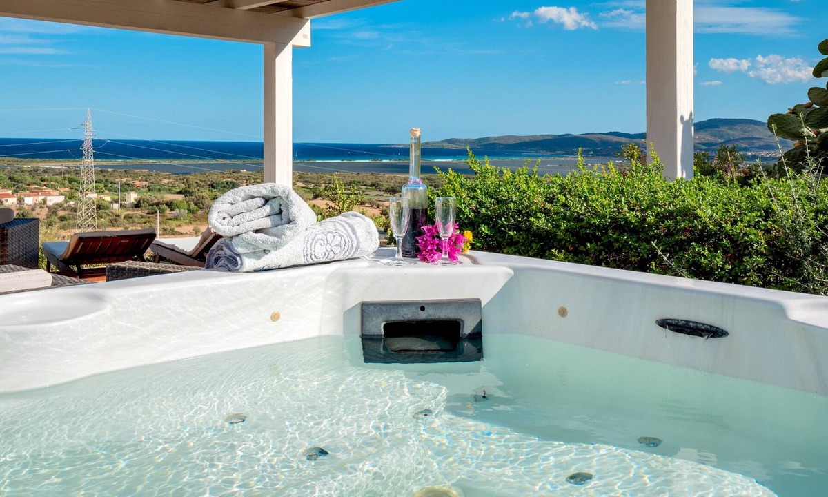 San Teodoro Apartment | Panoramic Holiday Apartment "Isuledda" with Sea View, Shared Pool & Air Conditioning