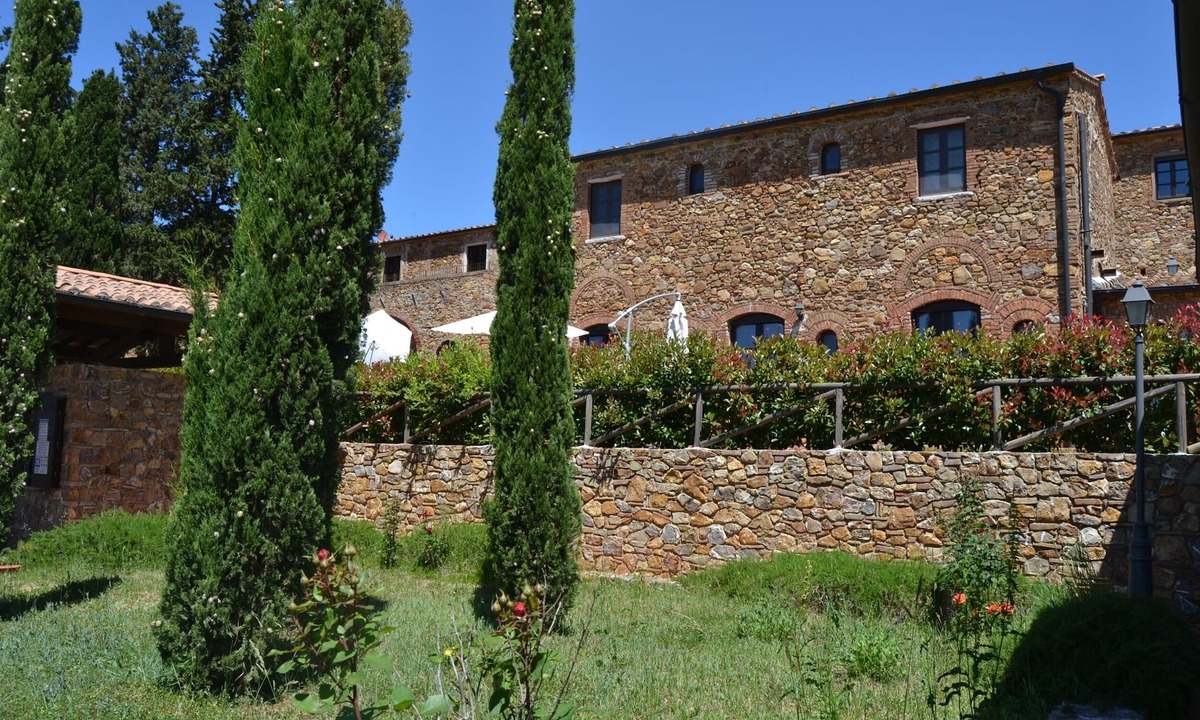 Casalappi House | Panoramic three-room apartment with garden, swimming pool, tennis, in the countryside near the sea and services