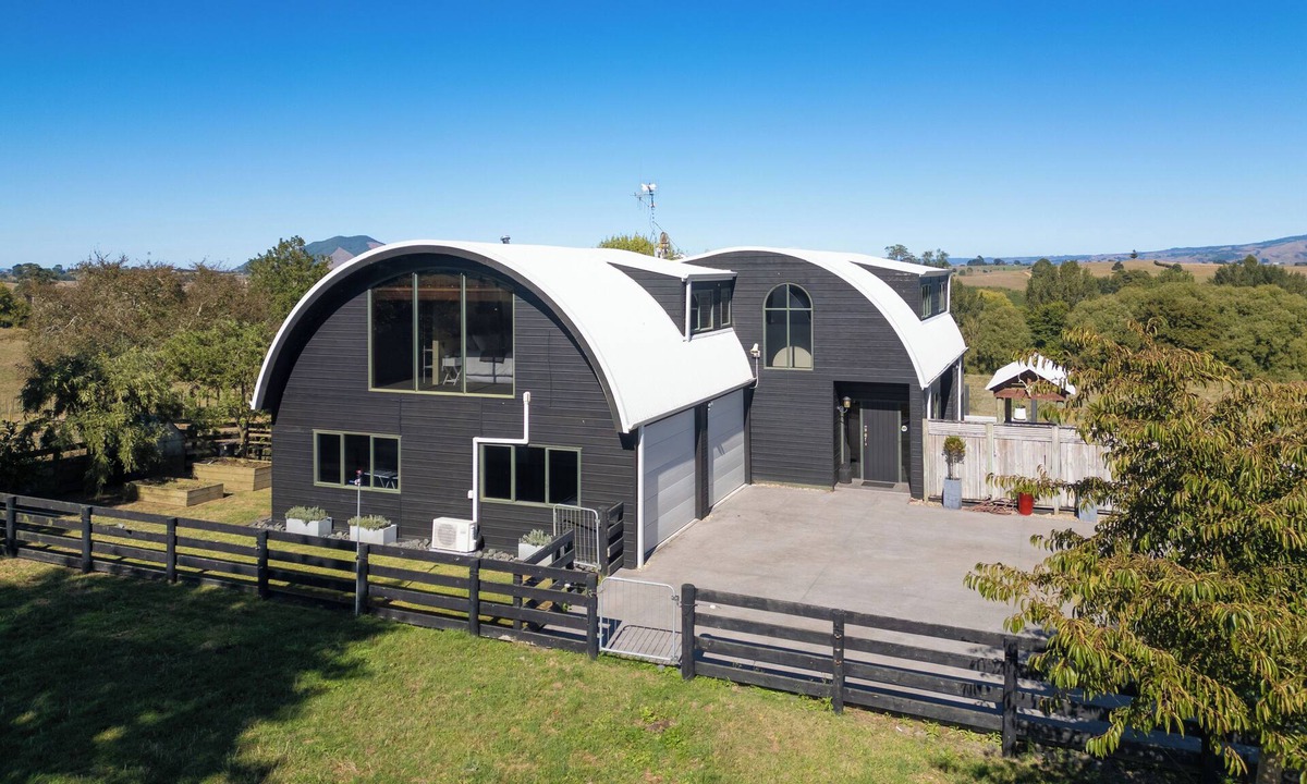 Te Awamutu House | Panoramic mountain and rural views - central to key destinations
