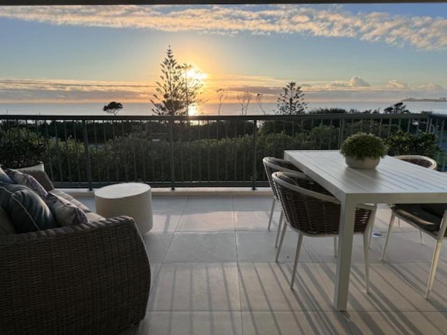 Alexandra Headland Apartment | Panoramic Ocean View - 4th Floor Designer 2BR 2BTH