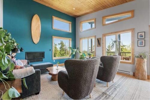 Ucluelet House | Panoramic Rainforest & Ocean Views, Fire Pit & EV Plug in Ucluelet