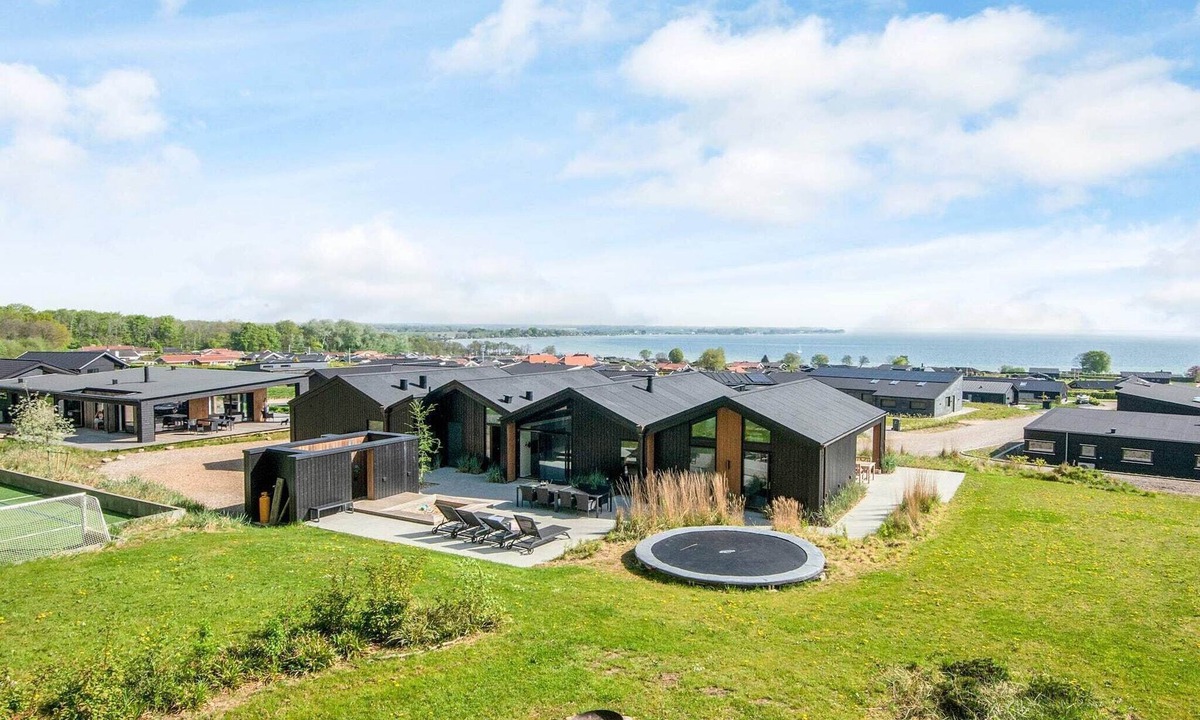 Sjølund House | Panoramic Retreat with Pool