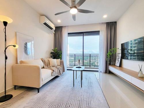 Johor Bahru Apartment | Panoramic Skyline View - 3 Bedrooms 6 Pax - Free Parking