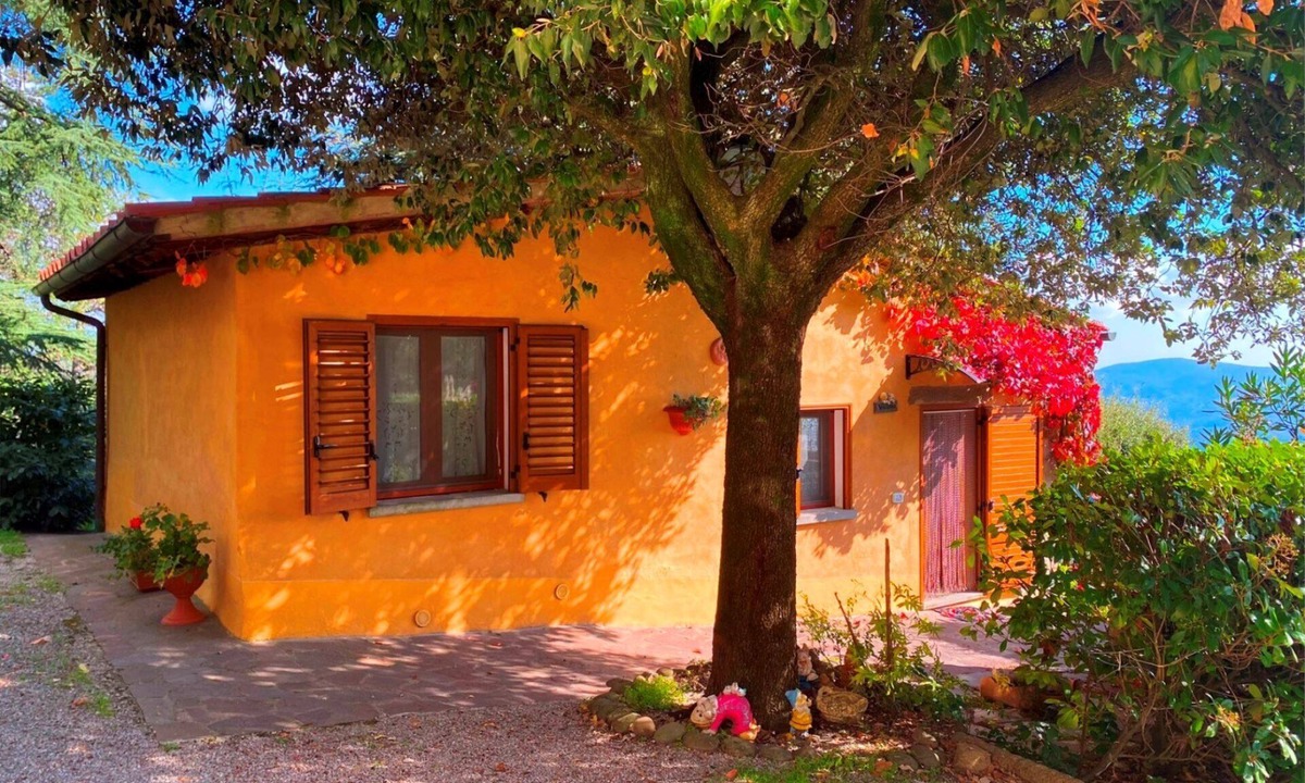 Cortona Villa | Panoramic small house with private pool, situated in the hills above Cortona. Set in a quiet and sec