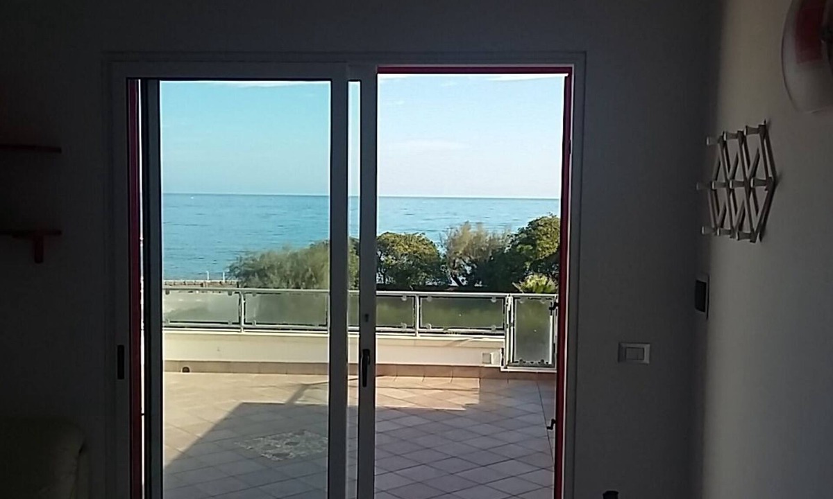 San Foca Apartment | Panoramic studio apartment on the San Foca seafront