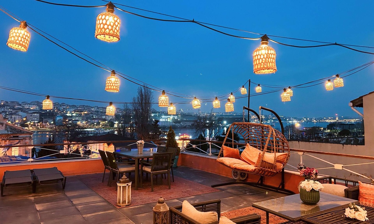 Istanbul City Center Villa | Panoramic Terrace Oasis: Stunning Sea Views and Iconic Landmarks in Balat