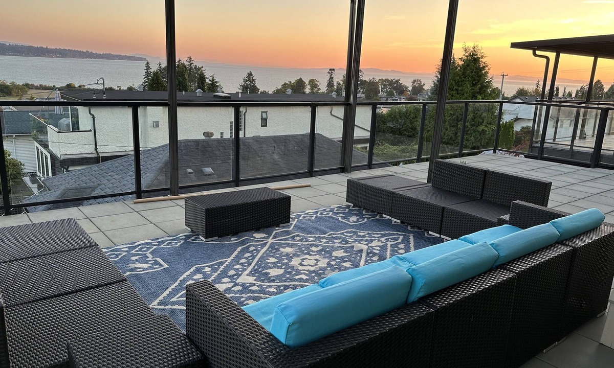 Richmond City Centre House | Panoramic unobstructed Oceanview Great patio Rose.hydrangea Garden Heaven Villa