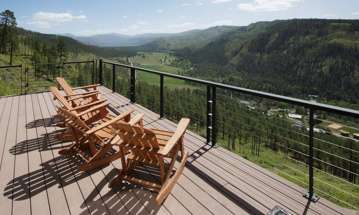 Bayfield House | Panoramic Valley Home | Views, Deck & Game Room - Sauna