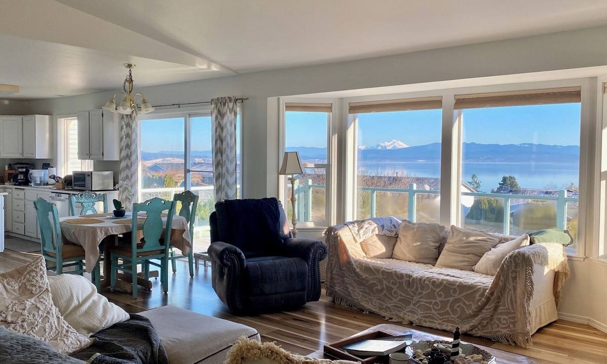 Camano Island Apartment | Panoramic View/Beach access 1-bedroom apartment on Camano Island