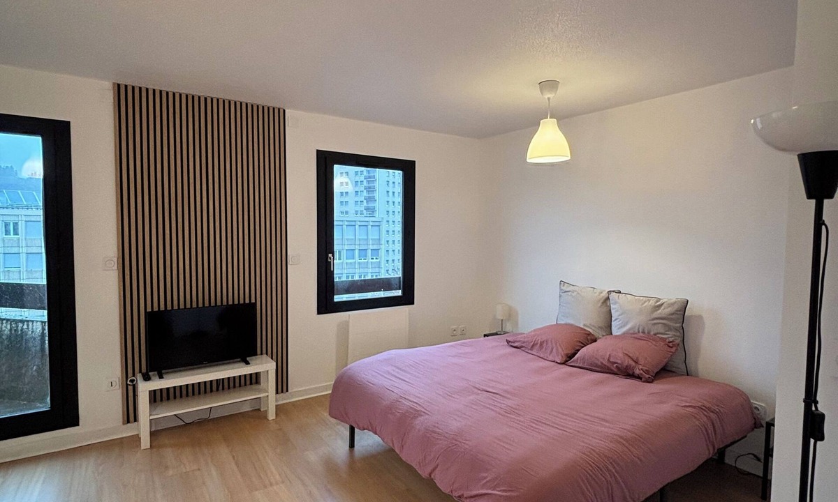 Chamalieres Apartment | Panoramic view of Clermont-Fd with king-size bed