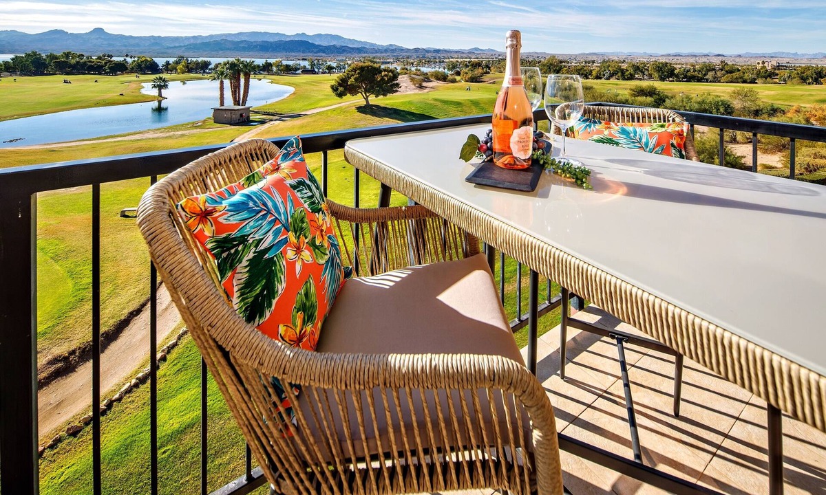 Lake Havasu City Condo | Panoramic Views from Every Window! Less than 10 minute walk to the London Bridge