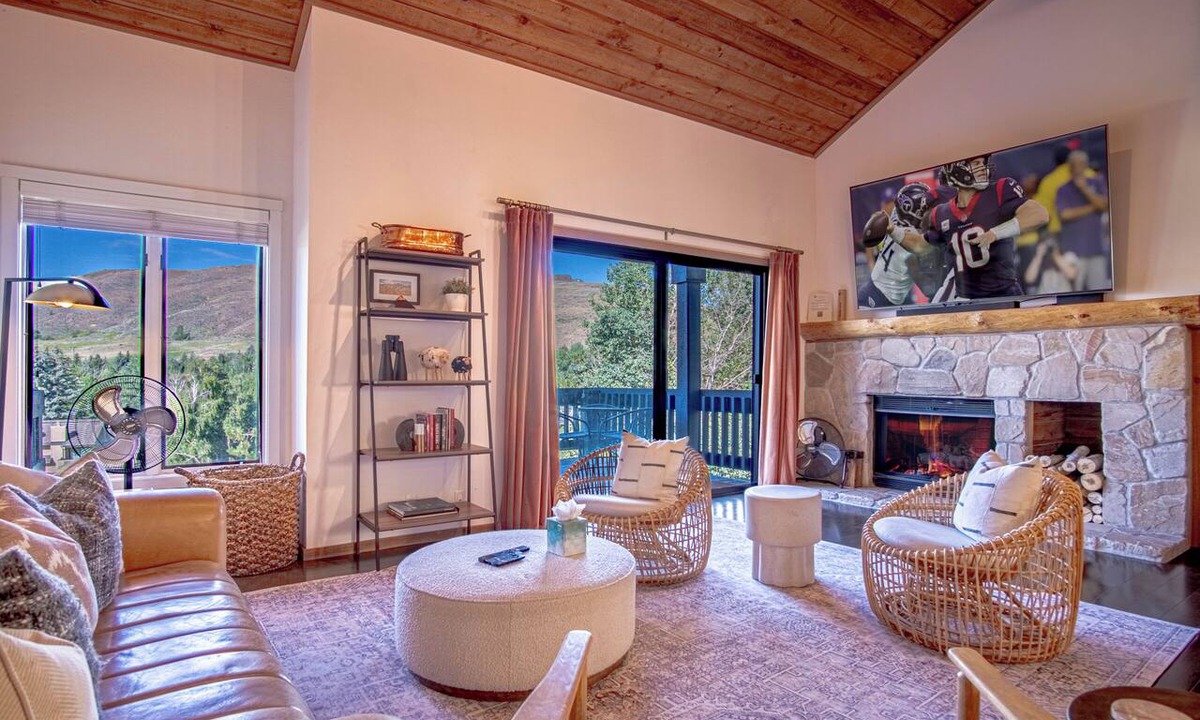 Elkhorn Village Condo | Panoramic Views! Designer`s Condo on Golf Course w/Resort Amenities