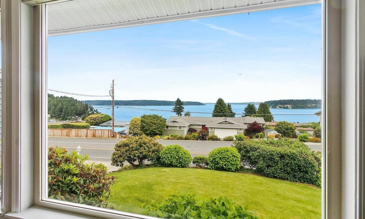Gig Harbor House | Panoramic views, walking distance to downtown and NEW AC