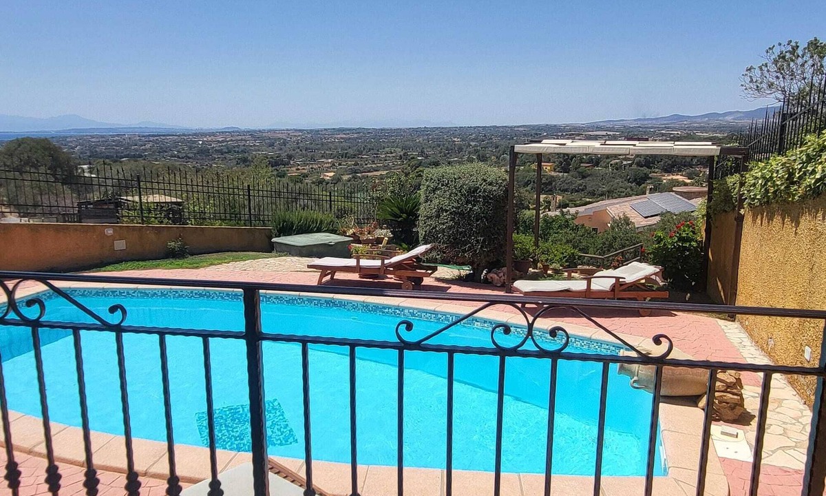 Quartu Sant'Elena Villa | Panoramic Villa with private pool and whirlpool, green lawn and free wifi