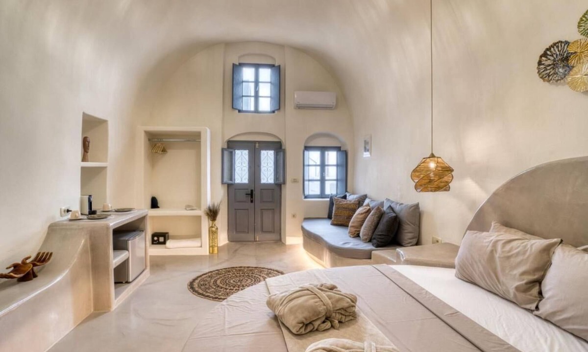 Akrotiri Villa | Panoramic Villa in Akrotiri with Stunning Views