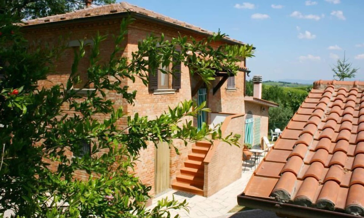 Montepulciano Villa | Panoramic villa surrounded by vineyards and olive groves, 5 km from Montepulciano and Torrita di Sie