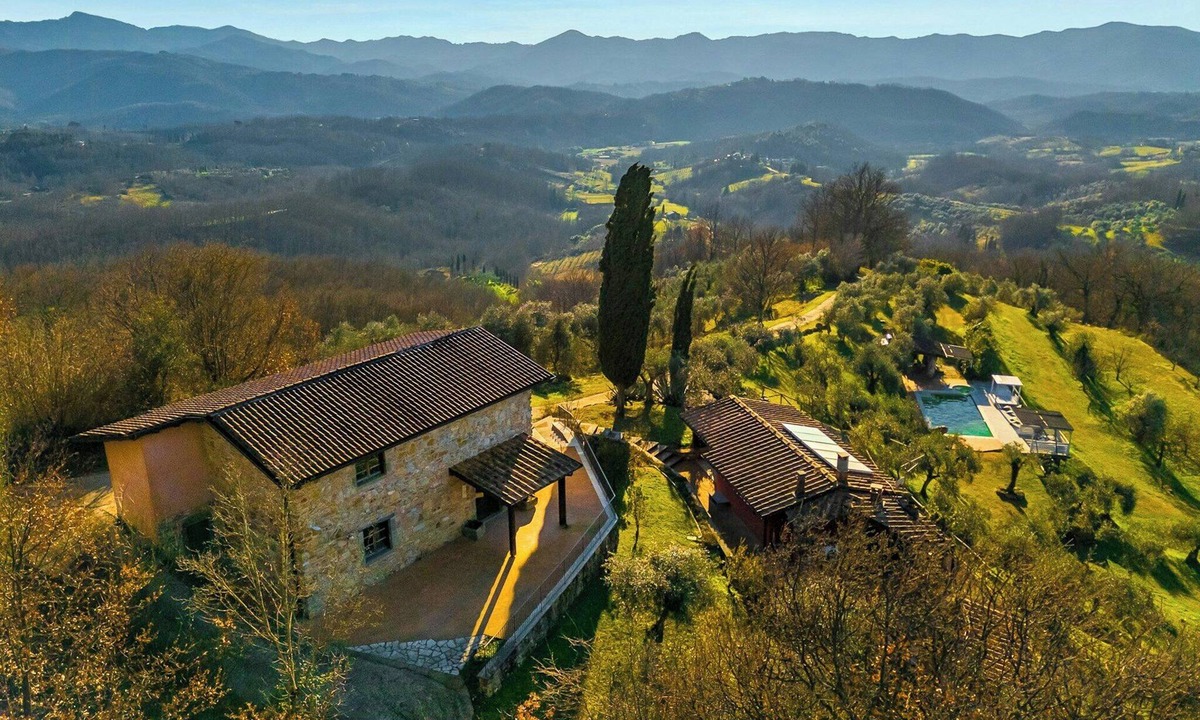 Gassano House | Panoramic villa with pool in Lunigiana