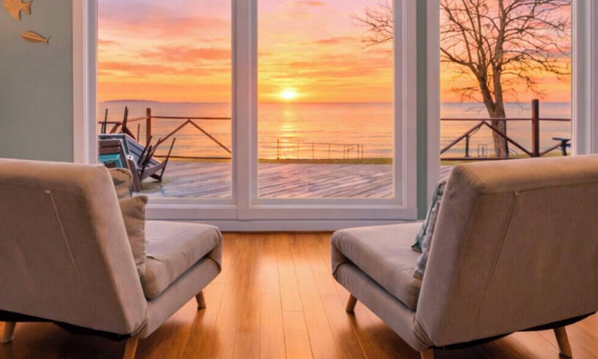 Jeddo House | Panoramic Water Views