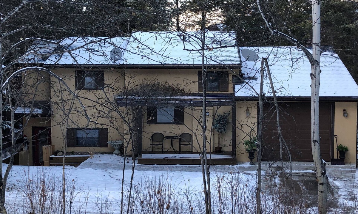 Windermere Cottage | Panoramic Woodlands Retreat w Hot Tub; just walking distance to Lake Windermere