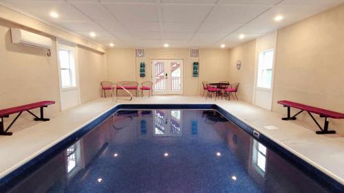 Caton Ski Chalet | Papa Bear's Mountain Lodge-amazing gametheater room, indoor year-round pool, great location, Wi-Fi
