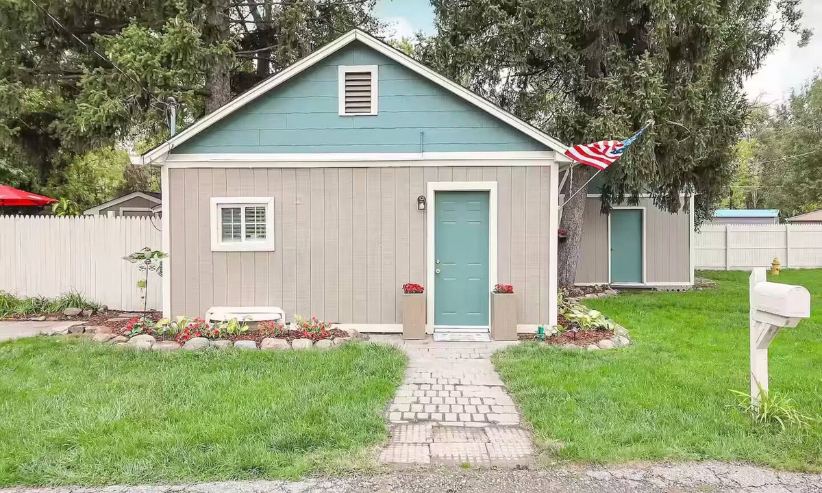 Maxwell House | Paradise Bungalow