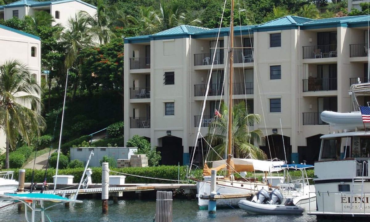 Red Hook Condo | Paradise Found/Breathtaking Views/Dedicated Wi-Fi MONTHLY SPECIAL 6/15 - 11/15