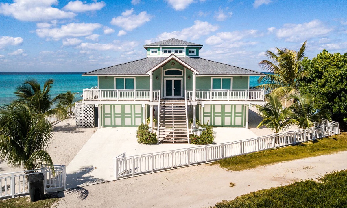 Port Royal House | Paradise found on the Beach in South Bimini, Oceanfront 3/3 House