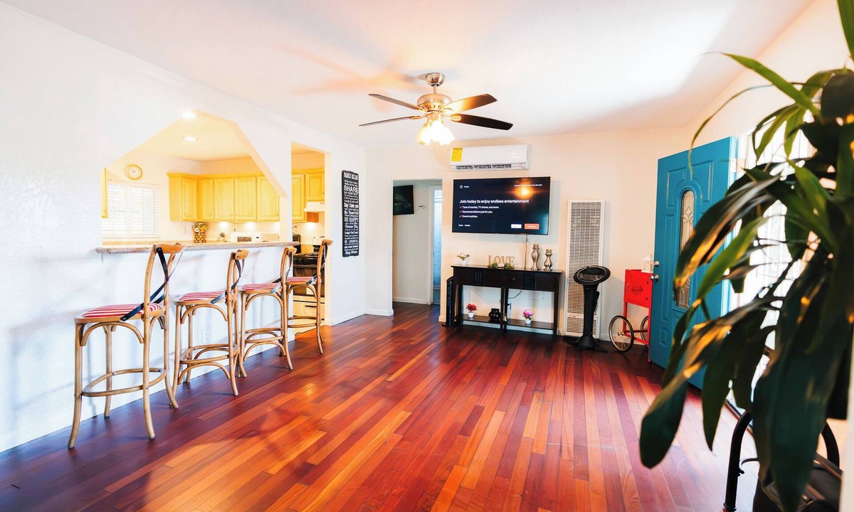 Compton House | Paradise Home in Compton
