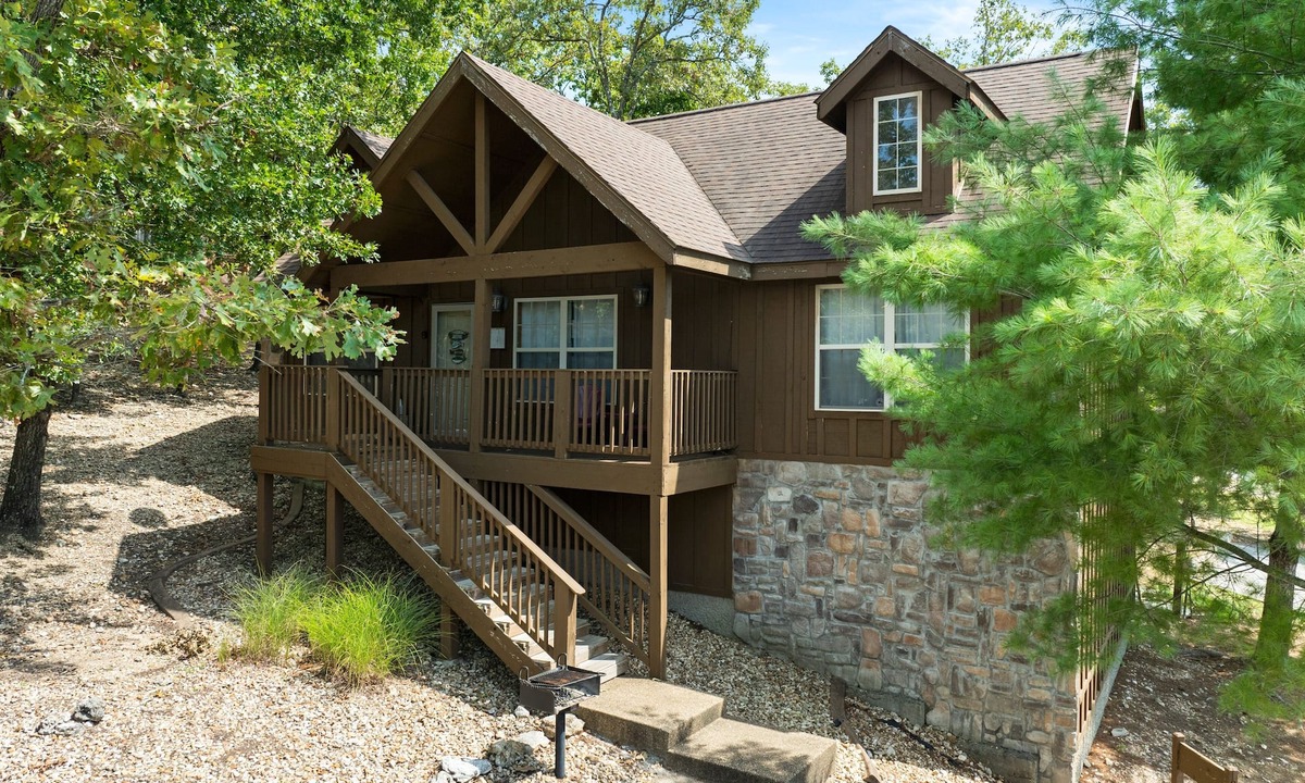 Reeds Spring House | Paradise Lodge 2 Bedroom Home by RedAwning