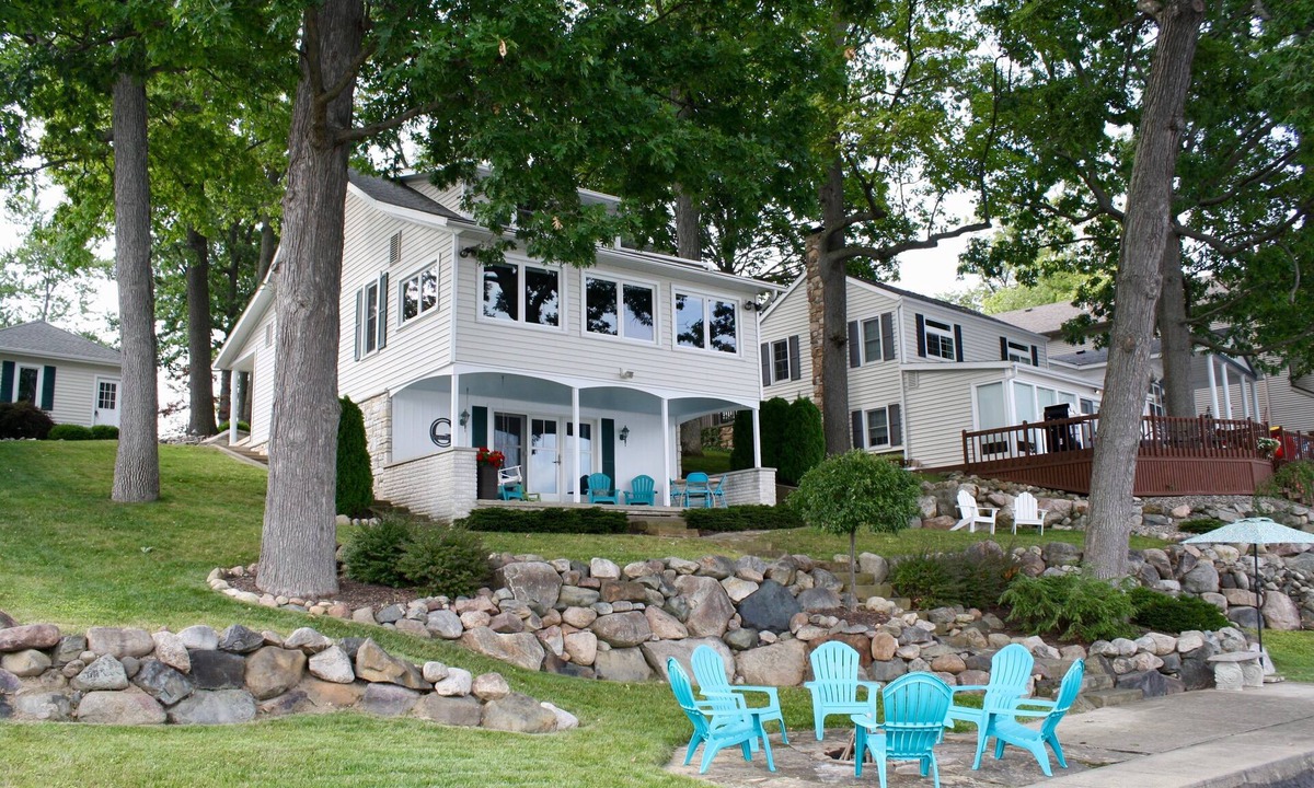 Hamilton House | Paradise on Lake Hamilton; 80 feet of gorgeous lake frontage