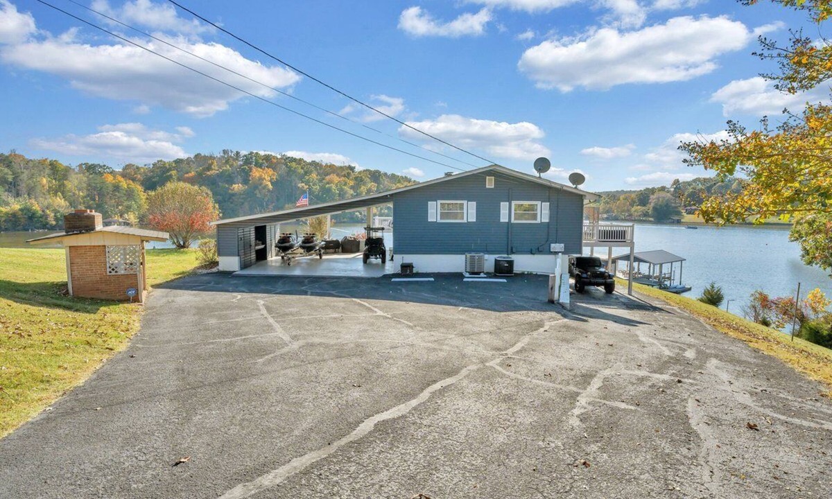 Goodview House | Paradise Point - Lakefront Home with Private Dock!