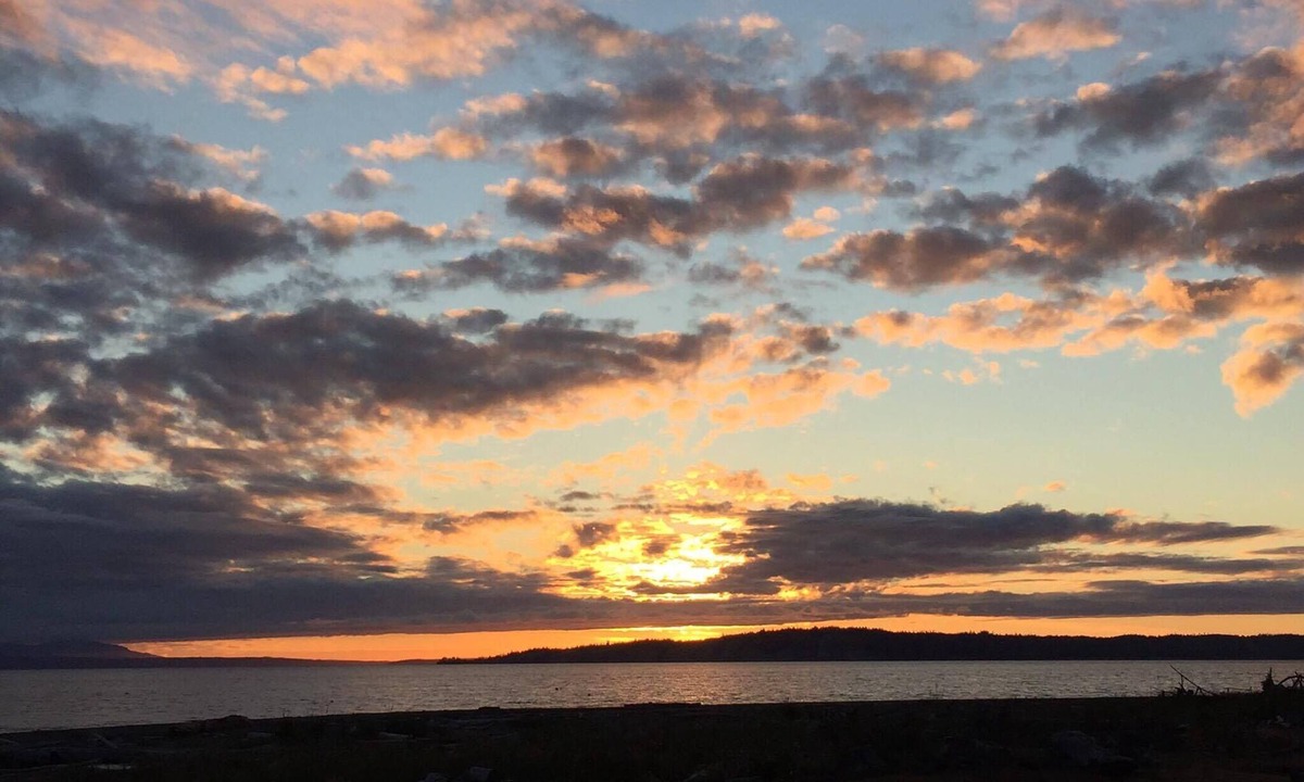 Maxwelton House | PARADISE SANDY WATERFRONT ON WHIDBEY ISLAND Once Upon A Tide