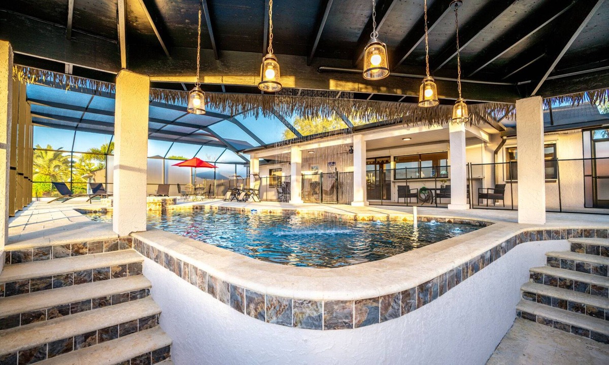 Apollo Beach House | Paradise Waterfront Resort Pool, Spa, Dock, Kayaks, Pets, Ext. stay&May discount