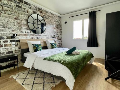 Villars-les-Dombes Bed & Breakfast | Paradisier, clim, grande terrasse, balneo, Parc des Oiseaux