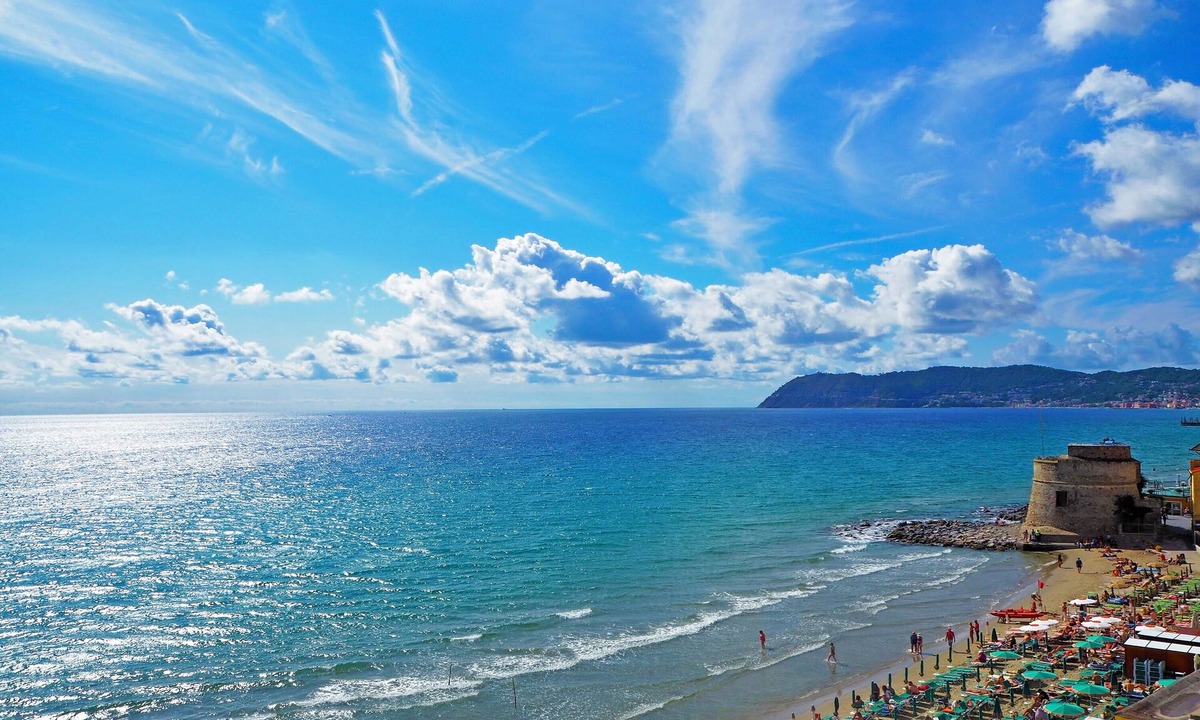 Diano Marina Apartment | Paradiso Al Mare Terrace and Shared Pool
