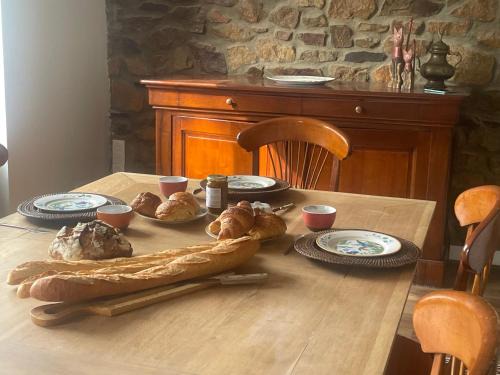 Servon Bed & Breakfast | Parenthèse à la Maison de l'Ecrivain entre nature et petit déjeuner festin
