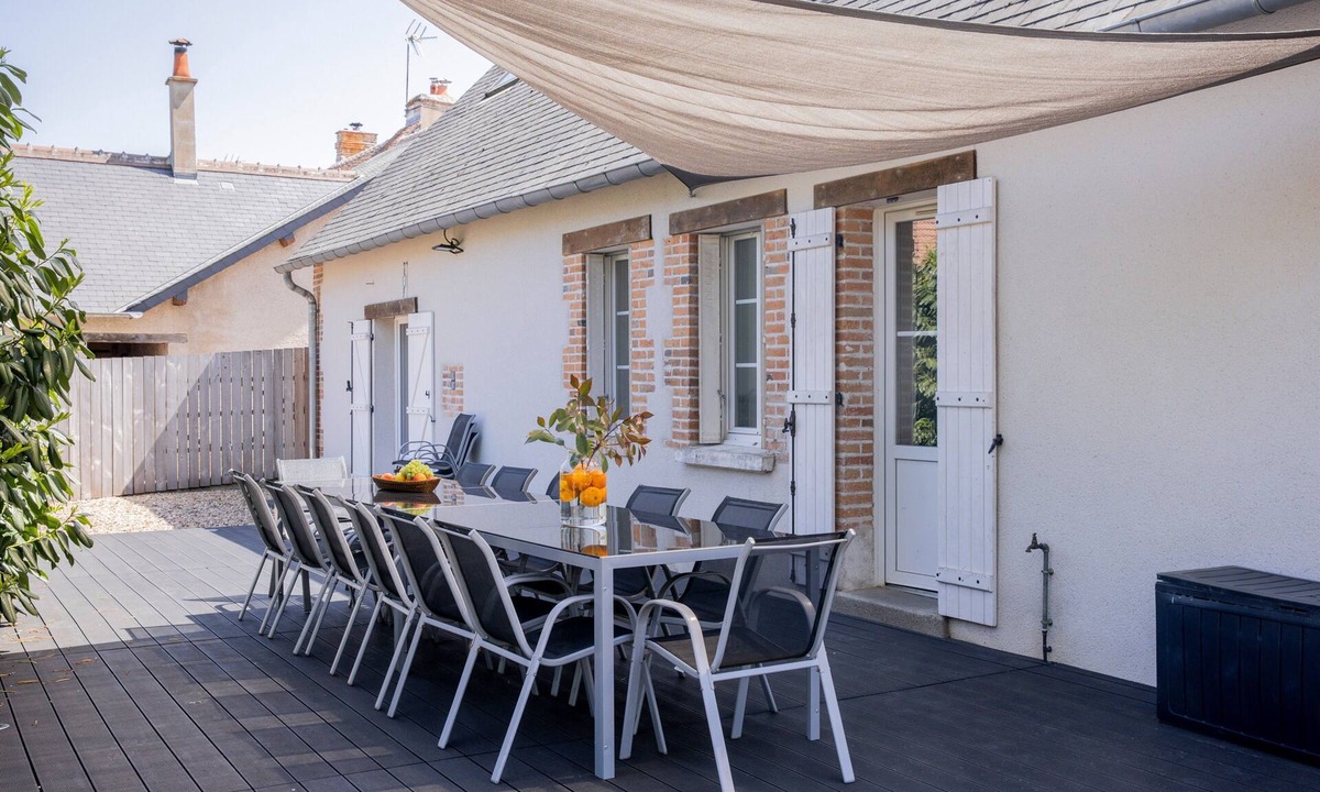 Neuvy House | Parenthèse Sologne – Spacious Longère for 14 with Private Terrace, Garden & Wi-Fi in Neuvy