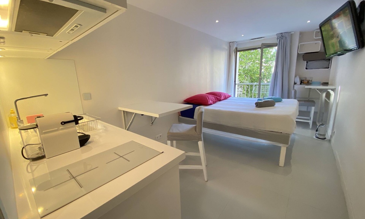 10th Arrondissement Apartment | Paris Studio for 2 persons in Canal Saint-Martin - the station is
