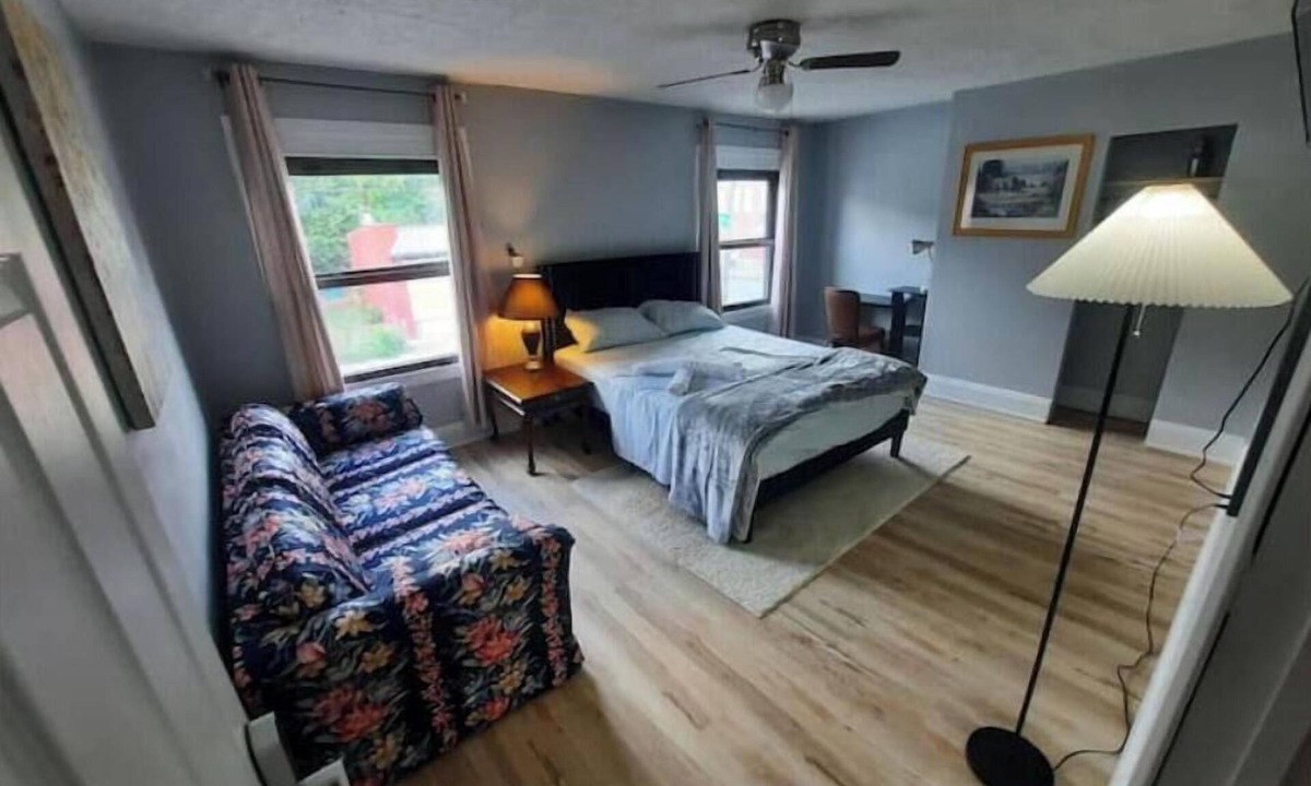 West Columbus Apartment | Paris Suite