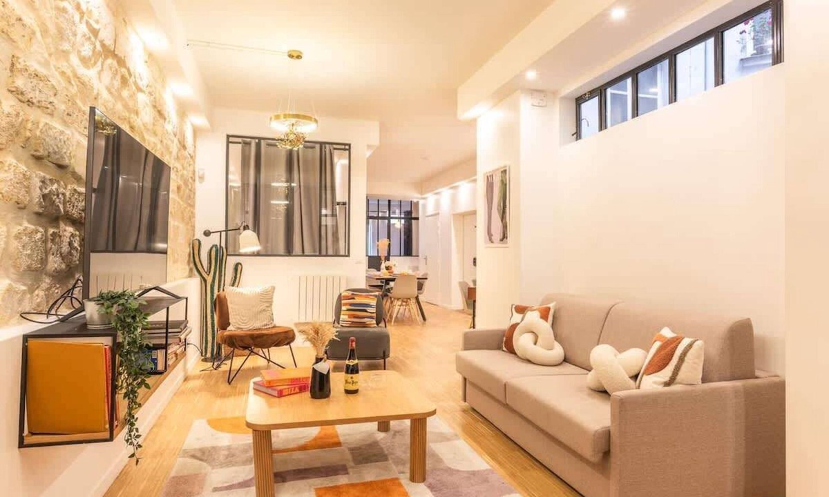18th Arrondissement Apartment | ParisConciergerie - Duplex for 12 with Cinema, 4BR