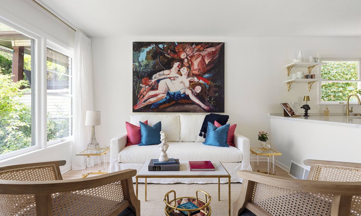 Evanston House | Parisian Inspired Escape - Close to Town & NU