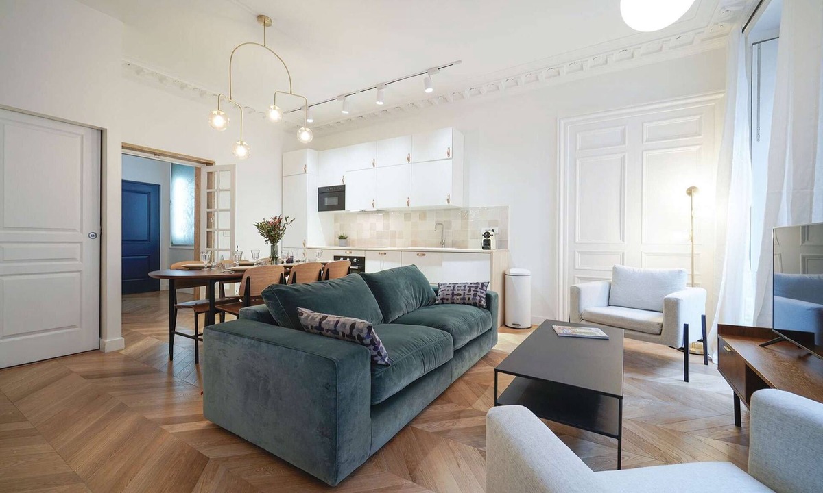 Quartier du Faubourg-Montmartre Apartment | Parisuites 6 people accomodation Central Grands Boulevards Design Folies Bergères