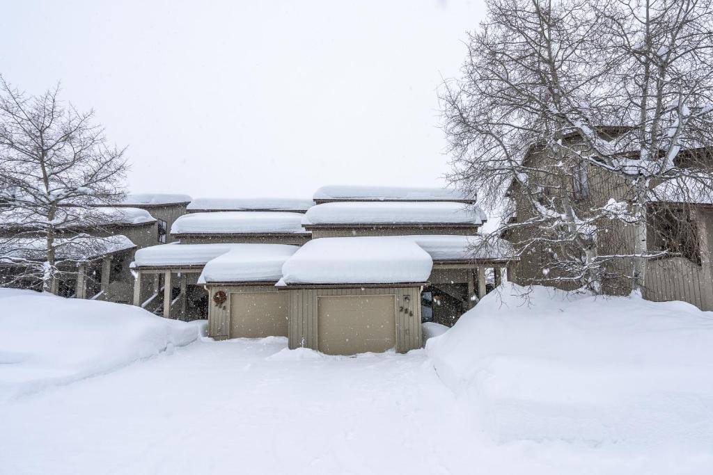 Big Sky Meadow Village Hotel | Park 286