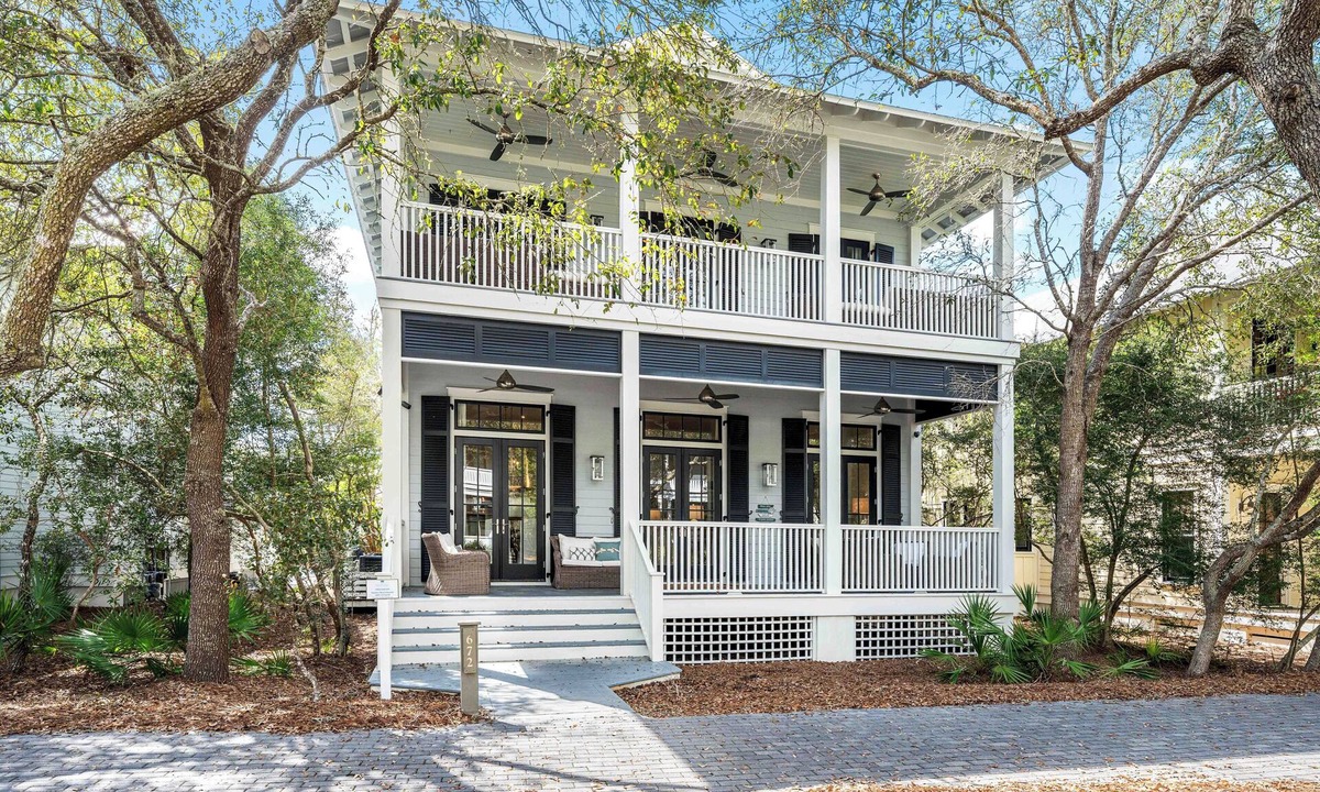 Watercolor House | Park District Paradise: Bikes, Golf Cart, WaterColor Beach Club Access, and Luxury Living.