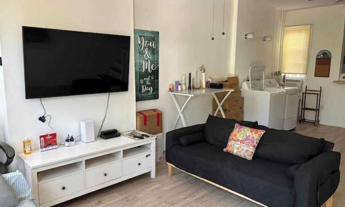 Kensington Apartment | Park, Library across near Center