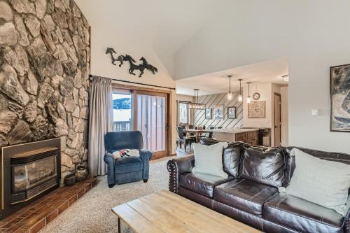 Four O'Clock Apartment | Park Place Peak 9 Condo: Ski In, Stroll To Shuttle