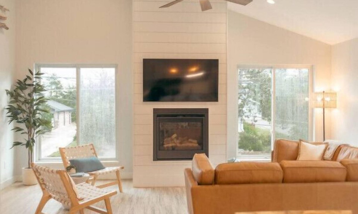 Park Point House | Park Point Scandinavian Home, Heirloom Vacations