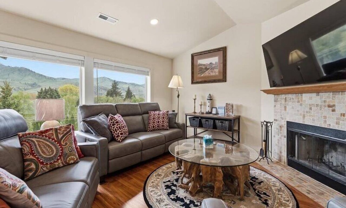 Chelan Condo | Park Pointe A302 - Community Pool/Hot tub!