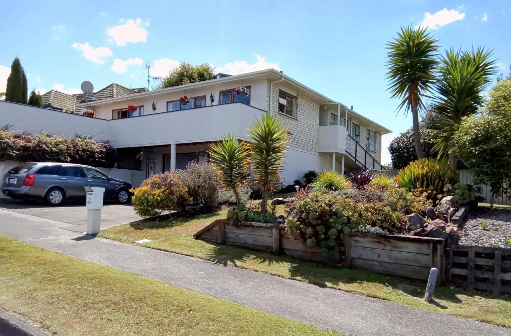 Feilding House | Park View 'Home Away From Home'