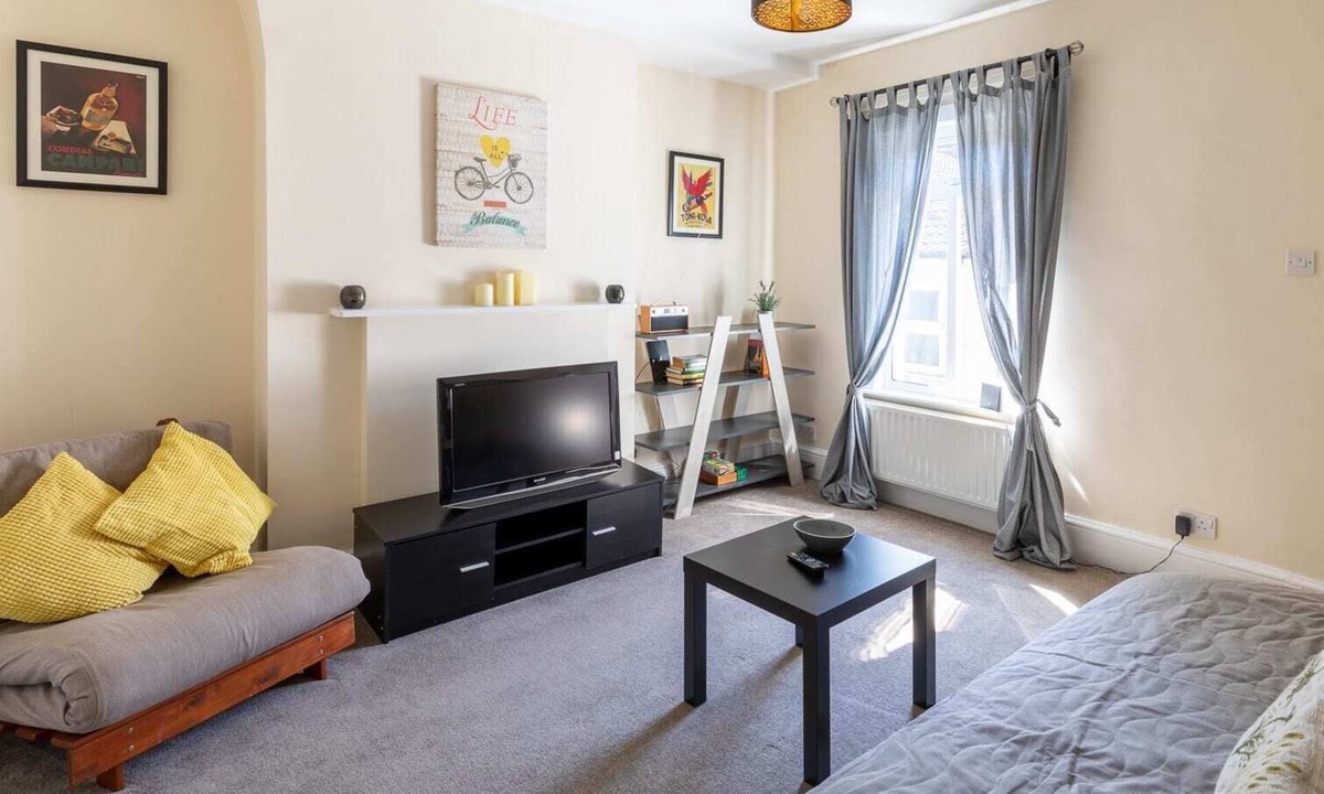 Salisbury Apartment | Parker House Summary: